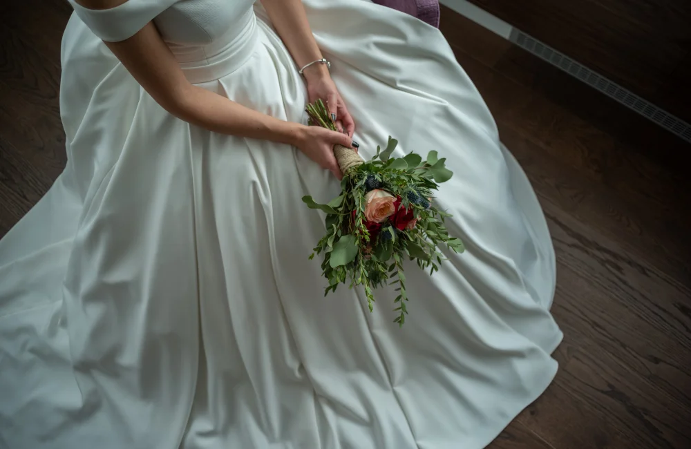 17.3 วิธีเลือกช่อดอกไม้ให้เข้ากับลุคเจ้าสาว.png